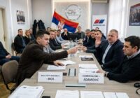 Katakombe na putu i poslovi za opoziciju: Sukob funkcionera na sastanku SNS-a u Požarevcu