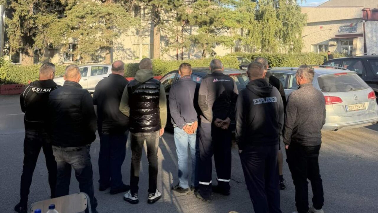 Radnici „Mitcom transa“ ispred direkcije „Autotransporta“: Zbog duga od 30 miliona dinara ugrožene plate i opstanak firme