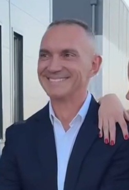 Lokalni biznis pod zaštitom vlasti: Vlasnik „Led factori-ja” otvorio i teretanu, na otvaranju pola Policijske uprave.