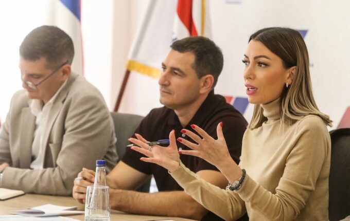 Nema politike iz fotelje – među narodom za Srbiju koja ne staje.