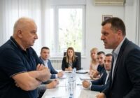 SVI STE NESPOSOBNI! Skandal na sastanku Opštinskog odbora SNS-a u Velikom Gradištu.