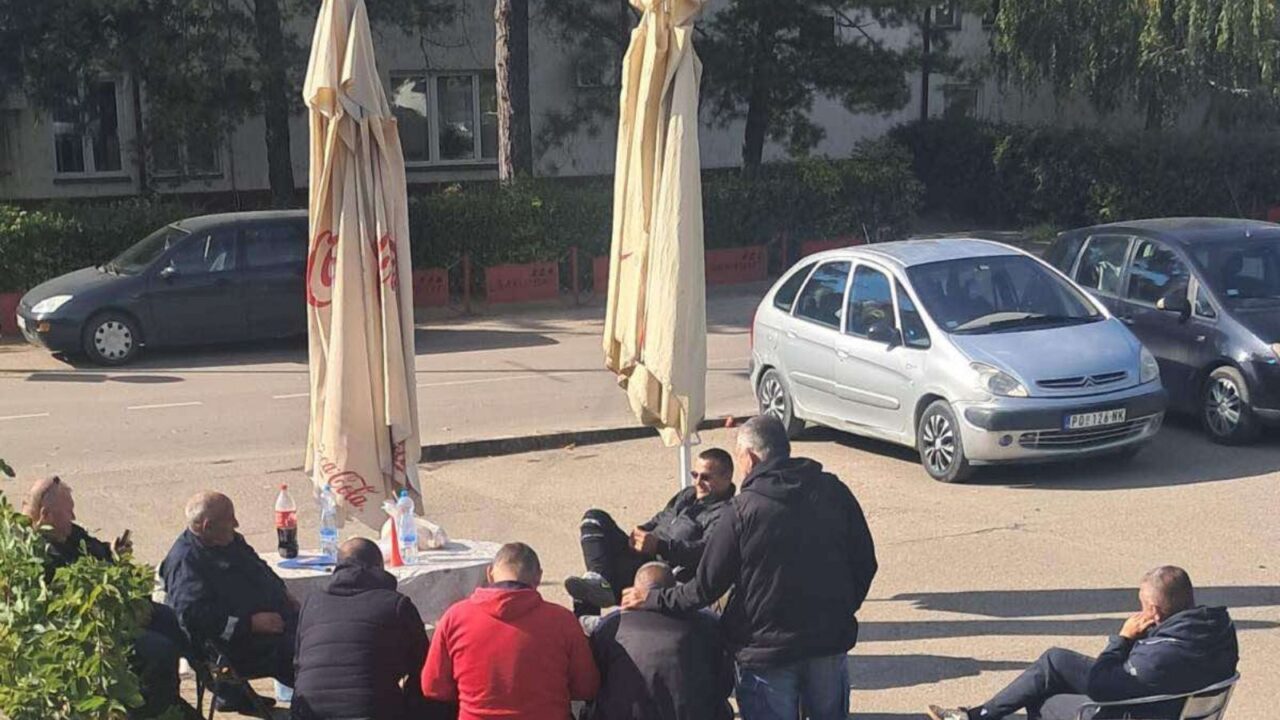 Novi protest ispred direkcije Autotrasporta zbog neizmirenog duga prema smederevskom Mitcom – u.
