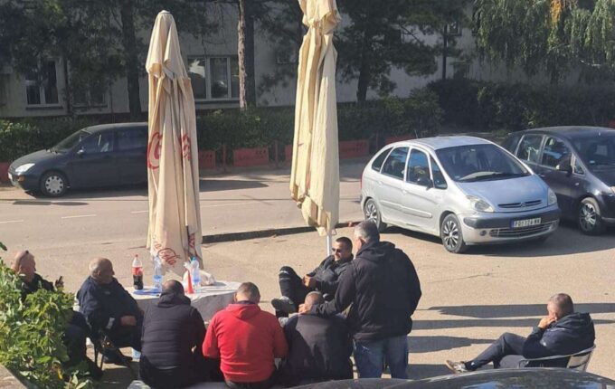 Novi protest ispred direkcije Autotrasporta zbog neizmirenog duga prema smederevskom Mitcom – u.