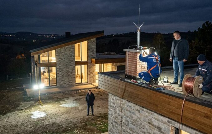 EKSKLUZIVNO: Sredstvima JKP „Komunalne službe” plaćana ugradnja gromobrana na privatnoj vikendici?